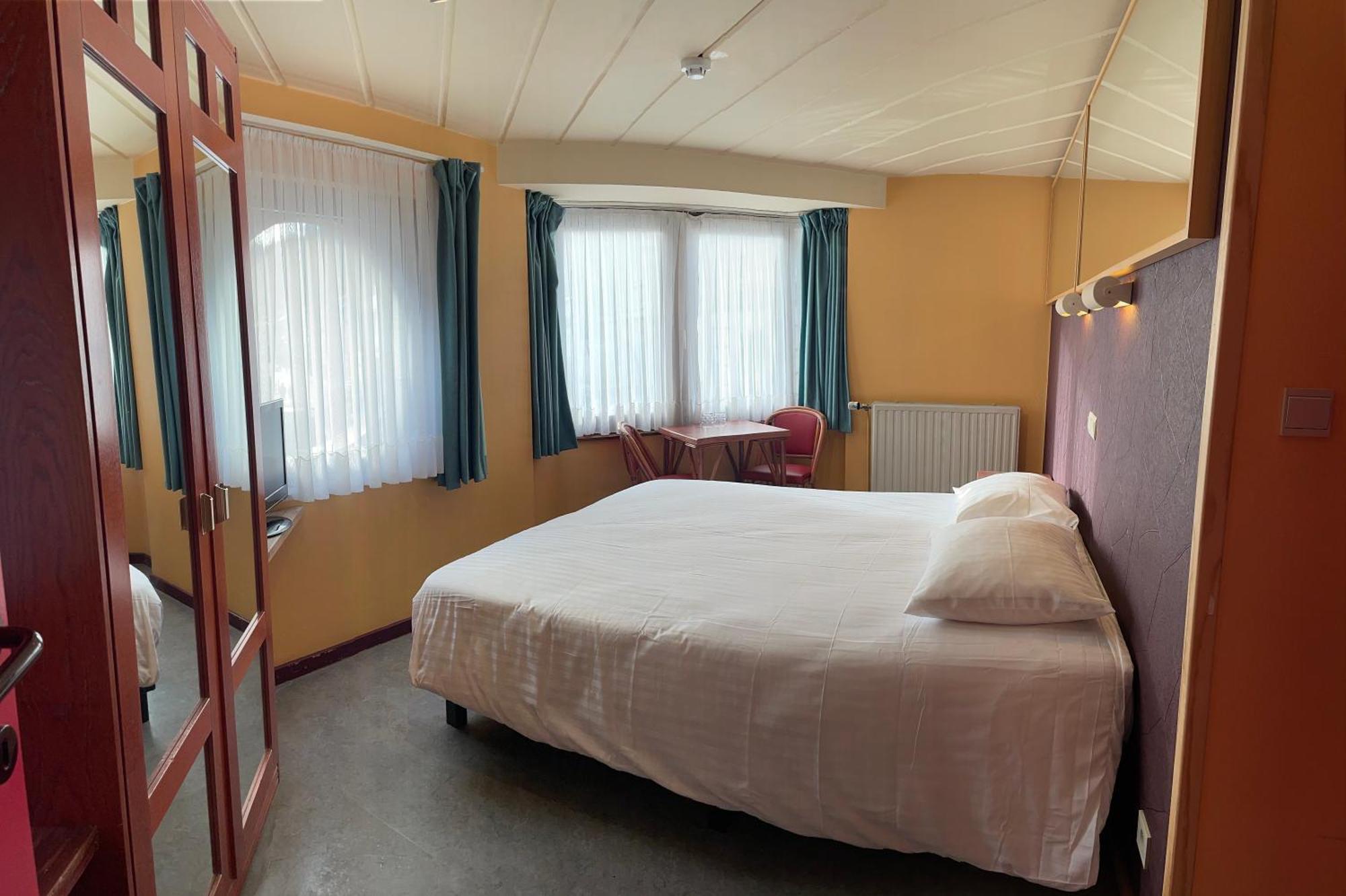 Hotel Les Arcades - La-Roche-En-Ardenne Екстер'єр фото